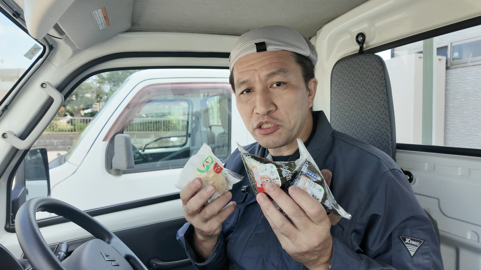 昼食はおにぎり